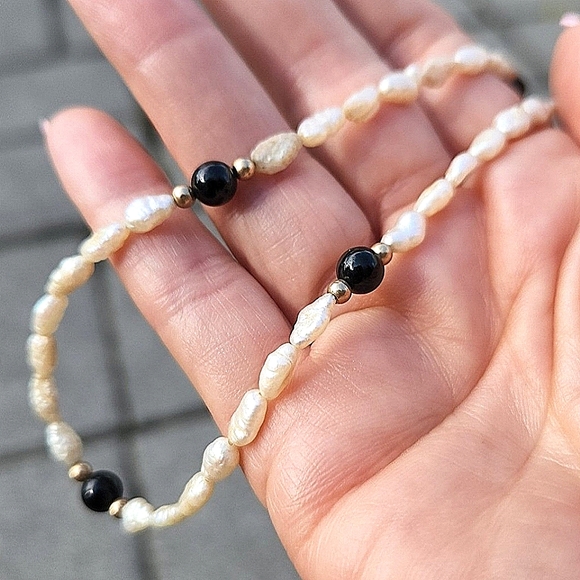 14k Yellow Gold Freshwater Pearl & Onyx Bead Necklace - Picture 2 of 6